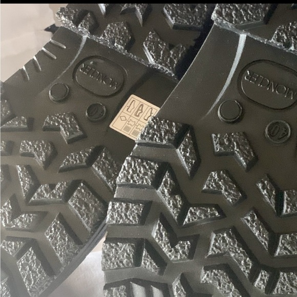 MONCLER, Summus Webbing-Trimmed Nylon and Rubber Snow Boots, Size 40 - Picture 6 of 11